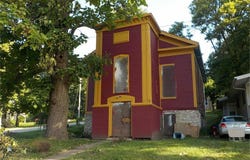 830 W 6TH Street, Davenport, IA 52802-3429
