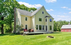 2 Marlboro Rd, Stow, MA 01775