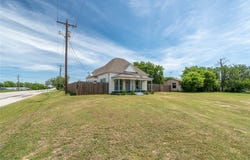 101 S Walnut Street, Petrolia, TX 76377