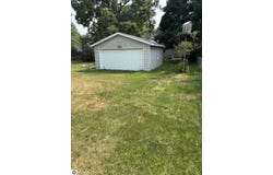 211 E Van Deinse Street, Greenville, MI 48838