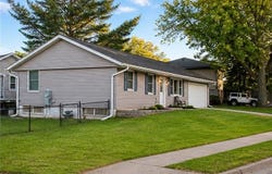226 Oberlin St, IowaCity, IA 52245