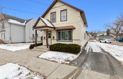 1314 S 10th St, Manitowoc, WI 54220