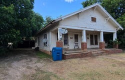 506 W Dale Street, Winters, TX 79567