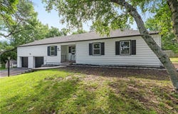 7529 Mohawk Drive, Prairie Village, KS 66208