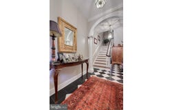 121 E KING STREET, LANCASTER, PA 17602