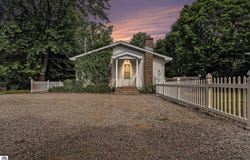62 S French Road, Lake Leelanau, MI 49653
