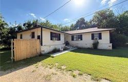 1205 W 10th, Cameron, TX 76520