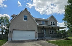 2305 SE Horseshoe Drive, Oak Grove, MO 64075