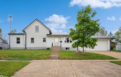 807 Center Street, Grinnell, IA 50112