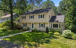 32 Towne Ln, Topsfield, MA 01983