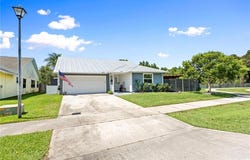 4401 SE Satinleaf Place, Stuart, FL 34997