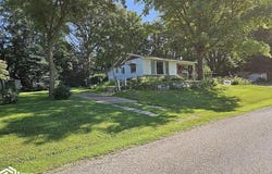 809 Bridge St, Coon Rapids, IA 50058