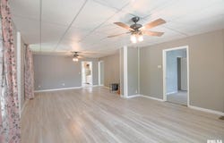 931 W Vandeveer Street, Taylorville, IL 62568