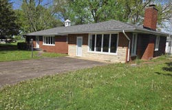 300 N 8TH Street, Elkville, IL 62932