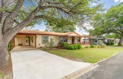 23 Riverfront Dr S, Kerrville, TX 78028