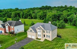 16 Stanley Drive, Monroe, NJ 08831