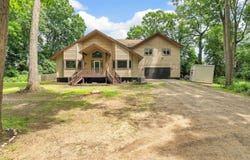 2164 Georgeland Dr, Waterford, MI 48329