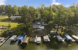 320 Lane 120 Hamilton Lk, Hamilton, IN 46742