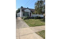 30326 Royalview Drive, Willowick, OH 44095