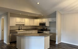 8505 Atrium Dr, Louisville, KY 40220
