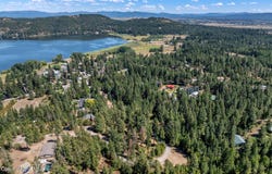 18549 W Holliday Way, Hauser, ID 83854