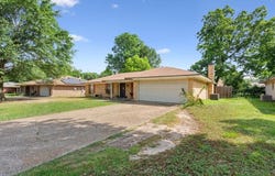 1004 Fairway Lane, Mexia, TX 76667