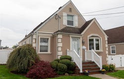 455 Jackson Avenue, Mineola, NY 11501
