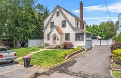 40 1St St, Fanwood Boro, NJ 07023-1704
