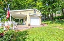 122 Pinecrest Drive, Jonesville, MI 49250