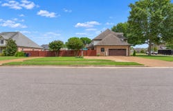 434 BOWLING BROOK Dr, Collierville, TN 38017