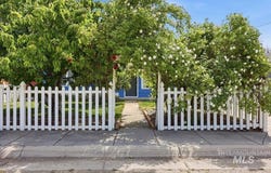 8 N Sunset St, Nampa, ID 83651