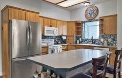 914 EASY ST, Brookings, OR 97415