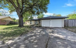 1800 W Queens Court, Arlington, TX 76014