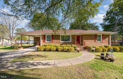 1108 Friendly Road, Dunn, NC 28334