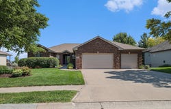17902 Camelback Avenue, Omaha, NE 68136
