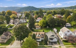 401 Lafayette St, Hackettstown Town, NJ 07840-1920