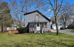31 Miller Ave, center moriches, NY 11934