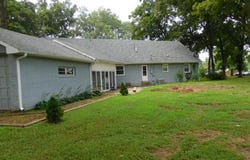 300 N Lakeview Drive, Salem, IL 62881