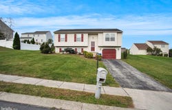160 ASBURY Court, MOUNT WOLF, PA 17347
