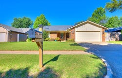 809 Lakeside Circle, Edmond, OK 73012