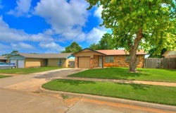 425 W Linden Drive, Mustang, OK 73064