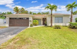 8425 Southampton Dr, Miramar, FL 33025