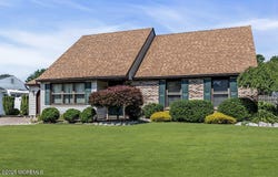 18 Laurel Crest Drive, Howell, NJ 07731