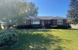 301 Iris Lane, Carmi, IL 62821