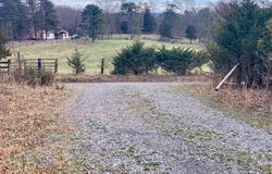 89 BOWERS, PAW PAW, WV 25434