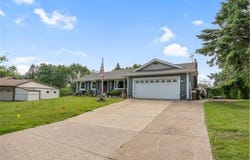 8084 Ivywood Avenue S, Cottage Grove, MN 55016