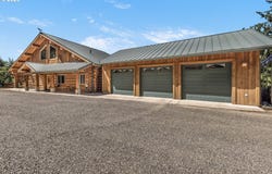 89112 Skyhigh Dr, Springfield, OR 97477