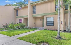 9220 NW 14th St, Pembroke Pines, FL 33024
