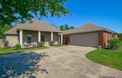 32801 Briar Oak Dr, Walker, LA 70785