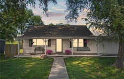 23151 207th Street, Tonganoxie, KS 66086